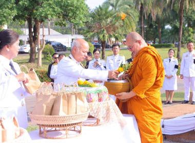 พิธีเจริญพระพุทธมนต์และทำบุญตักบาตรถวายพระราชกุศล ฯ พารามิเตอร์รูปภาพ 4