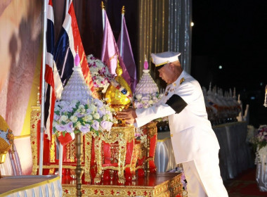 พิธีถวายเครื่องราชสักการะและวางพานพุ่ม ... พารามิเตอร์รูปภาพ 2