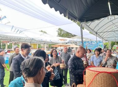 ร่วมพิธีเปิดงาน “ธงฟ้าเยียวยาลดค่าครองชีพประชาชน ... พารามิเตอร์รูปภาพ 4