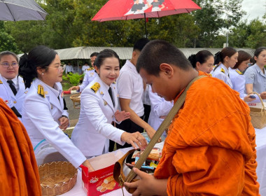ร่วมพิธีเจริญพระพุทธมนต์และทำบุญตักบาตรถวายพระราชกุศล ... พารามิเตอร์รูปภาพ 4
