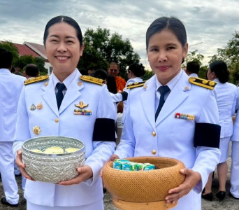 ร่วมพิธีสวดพระพุทธมนต์และพิธีทำบุญตักบาตรเนื่องในวันคล้ายวันพระราชสมภพสมเด็จพระนางเจ้าสิริกิติ์ ... พารามิเตอร์รูปภาพ 1