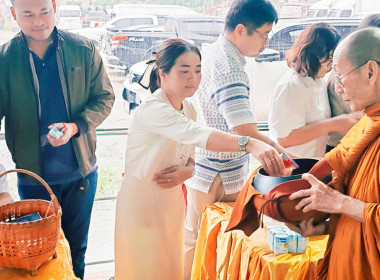 เข้าร่วมพิธีทำบุญตักบาตร เนื่องในเทศการเข้าพรรษา 2569 พารามิเตอร์รูปภาพ 2