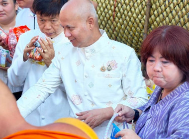 พิธีทำบุญตักบาตรเทโวโรหณะและสักการะพระพุทธชยันตี ... พารามิเตอร์รูปภาพ 2