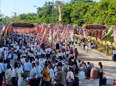 พิธีทำบุญตักบาตรเทโวโรหณะและสักการะพระพุทธชยันตี ... พารามิเตอร์รูปภาพ 5