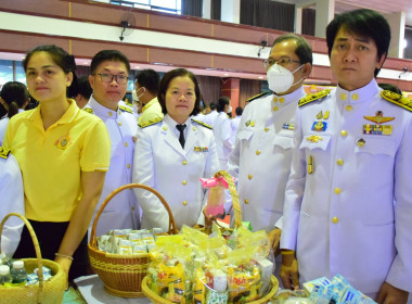 พิธีสวดพระพุทธมนต์และทำบุญตักบาตรถวายพระราชกุศล ... พารามิเตอร์รูปภาพ 10