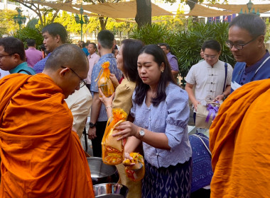 กิจกรรมเจริญพระพุทธมนต์ ตักบาตร ... พารามิเตอร์รูปภาพ 9