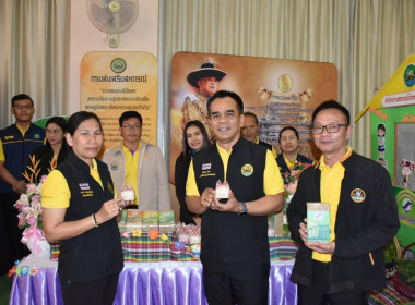 พิธีเปิดการอบรมหลักสูตรการส่งเสริมการใช้น้ำหมักชีวภาพปลาหมอคางดำ เพื่อฟื้นฟูสวนยางพาราที่เป็นโรคใบจุดกลมจากเชื้อ Colletotrichum siamense (ใบร่วงชนิดใหม่) ประจำปี 2568 ... พารามิเตอร์รูปภาพ 10