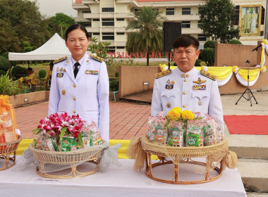 พิธีทำบุญตักบาตรถวายพระราชกุศล และพิธีวางพวงมาลา ... พารามิเตอร์รูปภาพ 3