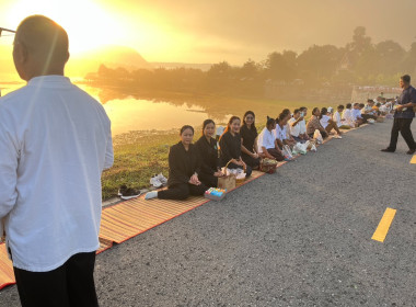 พิธีทำบุญตักบาตรเพื่อความเป็นศิริมงคลและถวายเป็นพุทธบูชาแก่คณะสงฆ์ในพื้นที่ ... พารามิเตอร์รูปภาพ 4