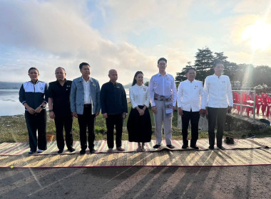 พิธีทำบุญตักบาตรเพื่อความเป็นศิริมงคลและถวายเป็นพุทธบูชาแก่คณะสงฆ์ในพื้นที่ ... พารามิเตอร์รูปภาพ 9