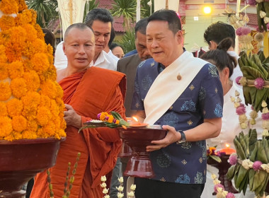 ร่วมพิธีถวายตัวเป็นลูกหลานพระบางคู่และจุดฝางประทีป พารามิเตอร์รูปภาพ 1