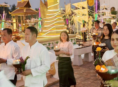เข้าร่วมพิธีถวายตัวเป็นลูกหลานพระบางคู่และจุดฝางประทีป พารามิเตอร์รูปภาพ 8